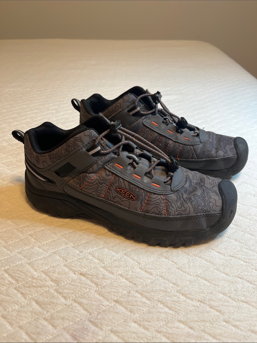 Keen Kids Gray and Orange Lace-Lock Sneakers, size 4 us